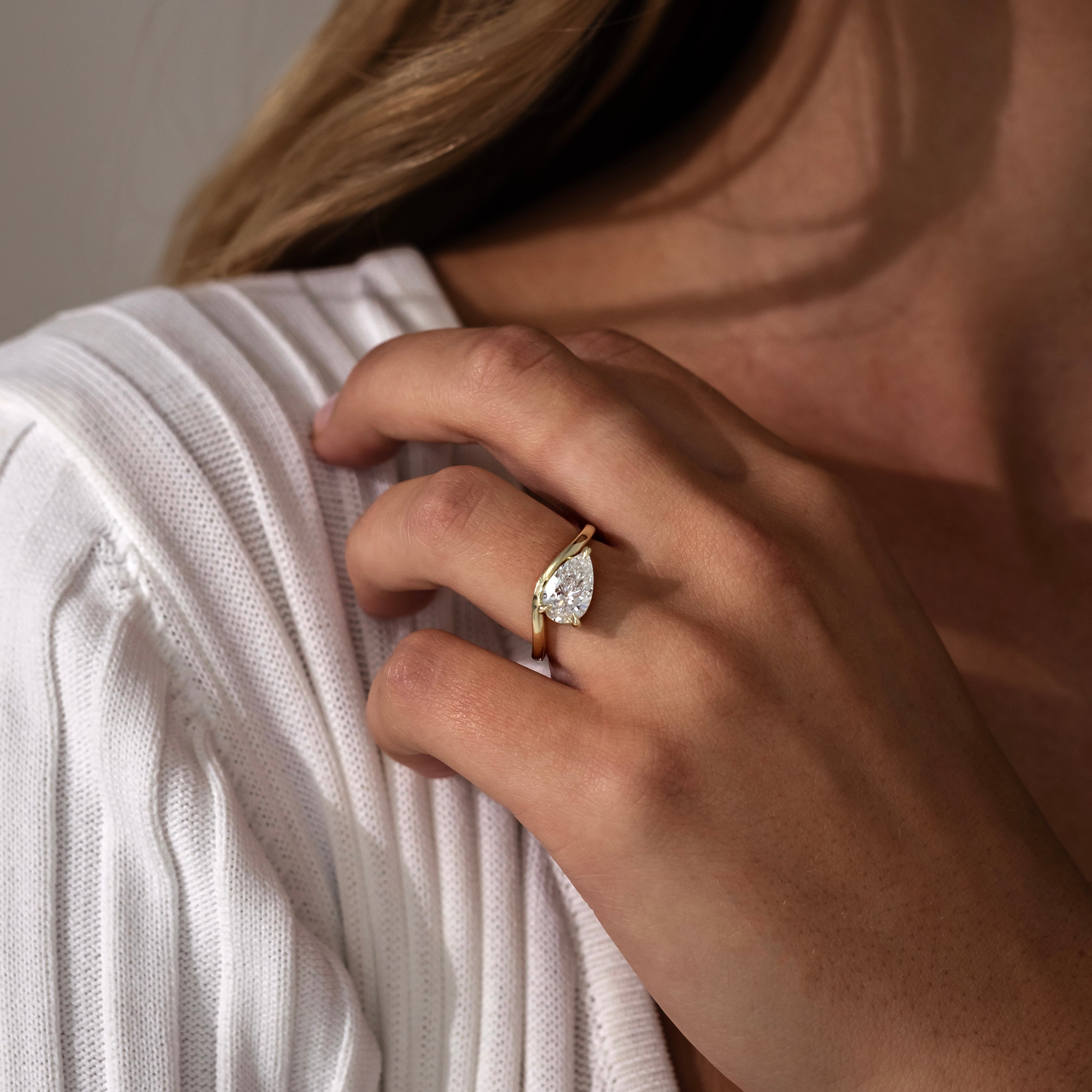 The Maya Ring - Pear Curved Solitaire