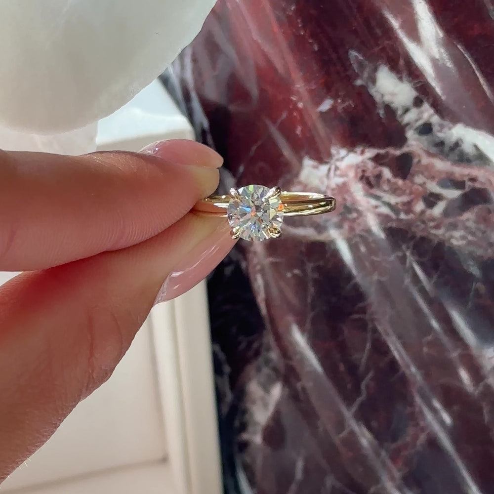 
                      
                        Load and play video in Gallery viewer, The Isla Ring - 1.50ct Lab Grown Diamond Round Brilliant Solitaire
                      
                    