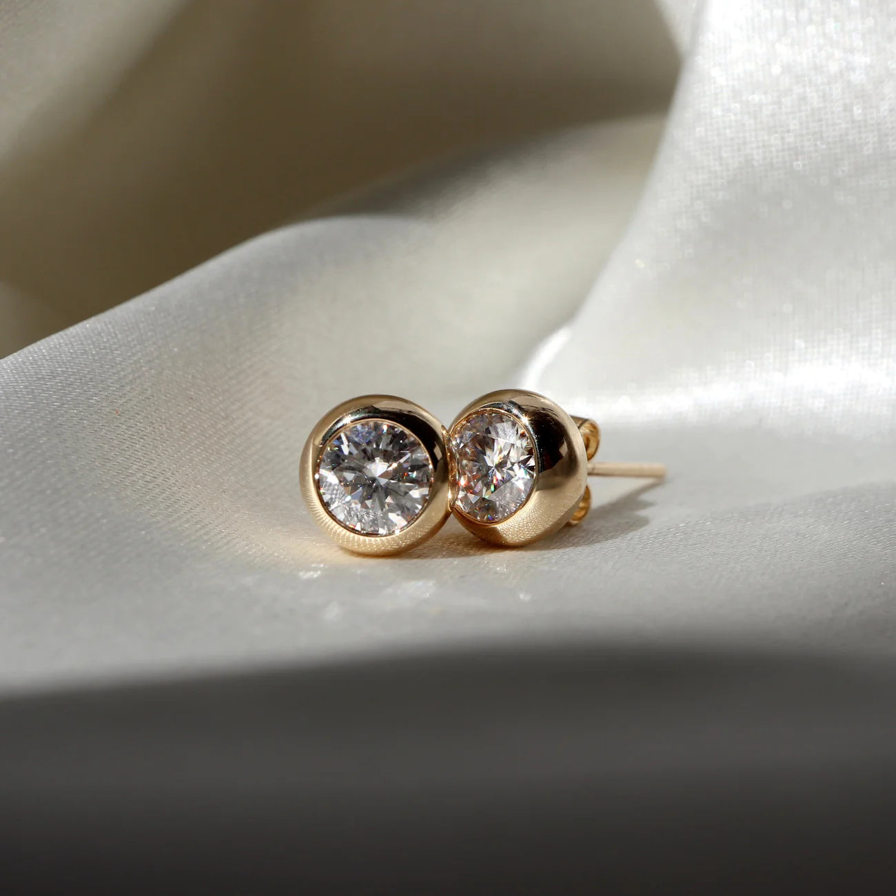 The Vera Earrings - Round Bezel Studs 3mm (0.5ct)