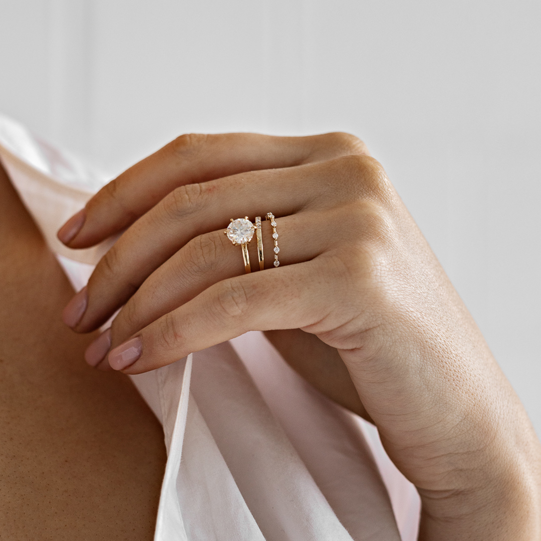 The Isla Ring - Round Solitaire With Hidden Halo